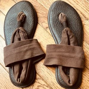 Sanuk Yoga Sling brown sandals, sz 8